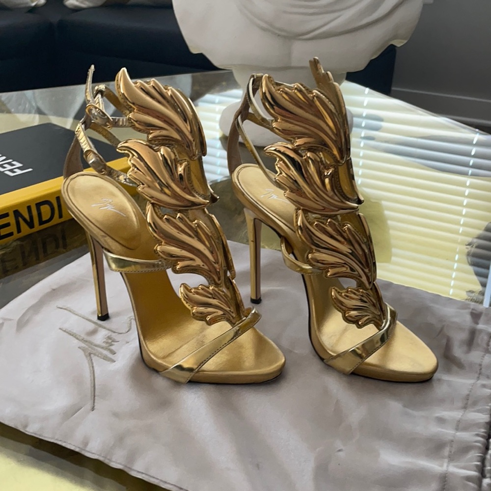 Giuseppe Zanotti Gold Coline Wings Suede 110mm Sandals sz 36